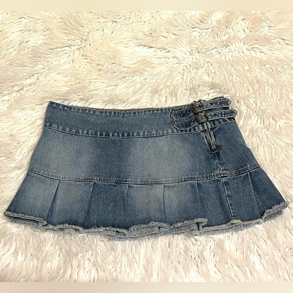 Bongo LET ME B Micro Mini Flounce Denim Jean Skirt Double Buckle - Picture 3 of 11